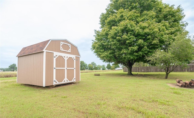 view of outdoor structure featuring a yard