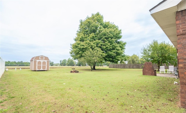 view of yard with a storage unit