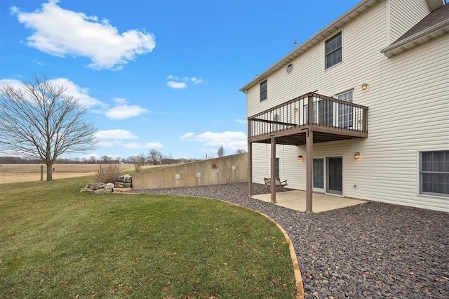 view of yard featuring a patio