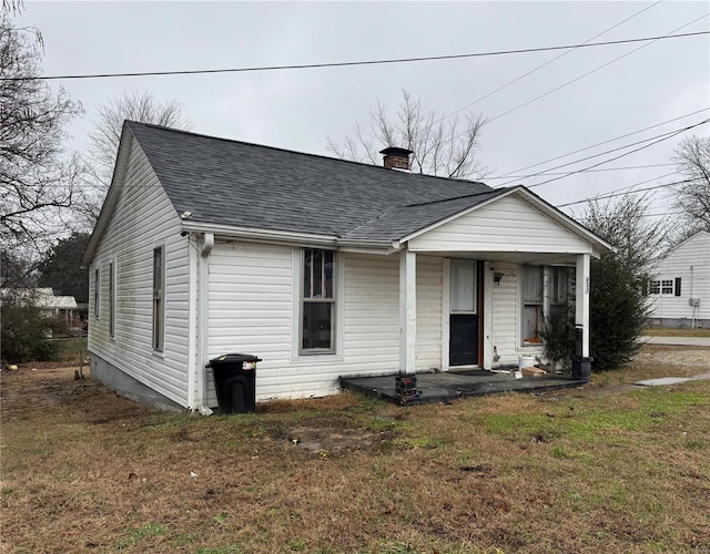 view of front of property with a front lawn and a porch