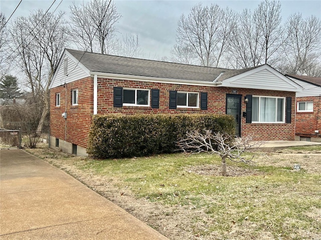 view of front of house featuring a front yard