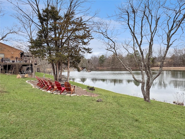 view of yard featuring a water view