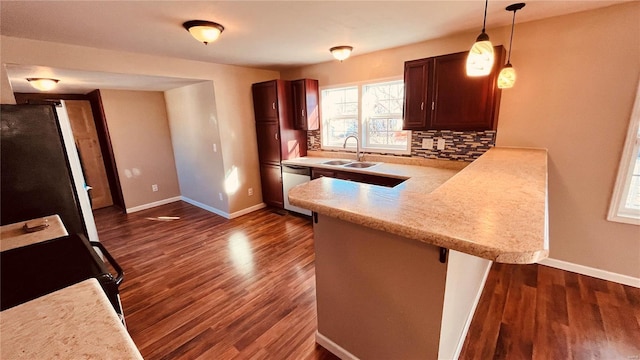 kitchen featuring a kitchen bar, tasteful backsplash, decorative light fixtures, kitchen peninsula, and stainless steel appliances