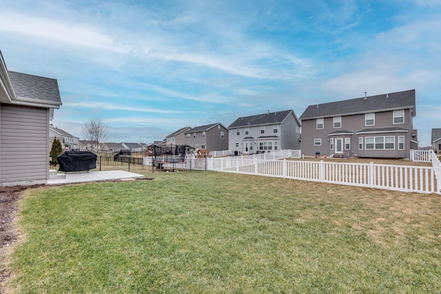 view of yard featuring a patio area