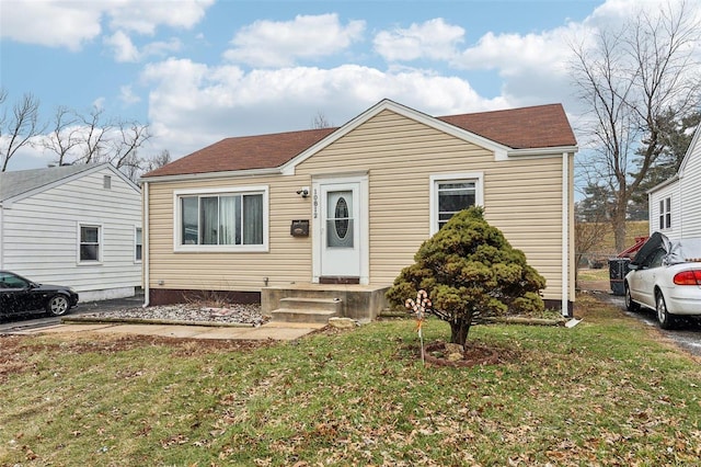 view of front of home with a front lawn