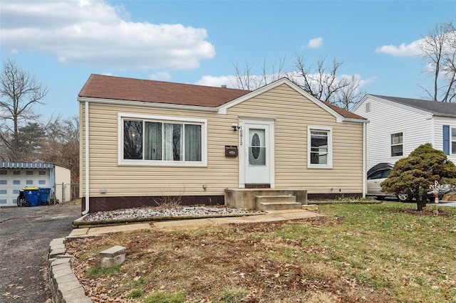 view of front of house featuring a front yard