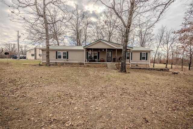 view of front of home featuring a porch and a front lawn