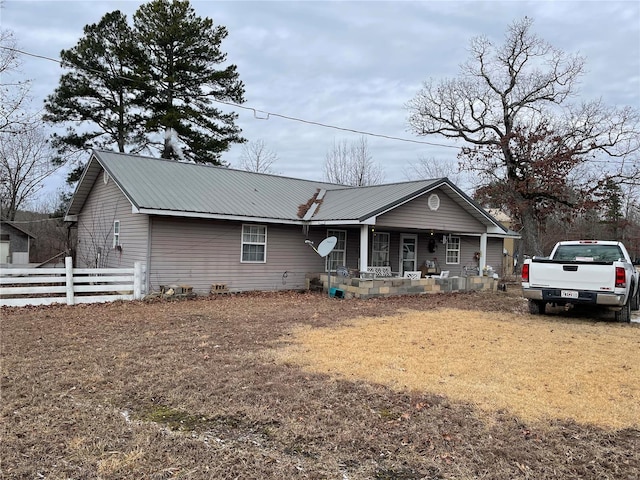 single story home with covered porch