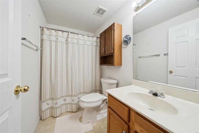 full bathroom with vanity, toilet, a shower with curtain, and visible vents