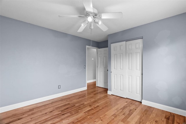 unfurnished bedroom with light wood finished floors, ceiling fan, a closet, and baseboards