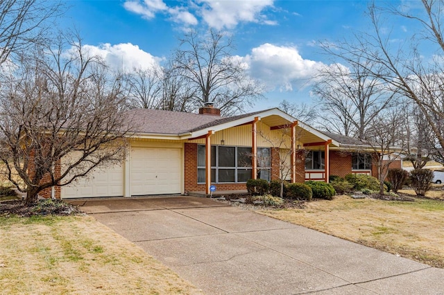 view of front of house featuring a garage and a front yard