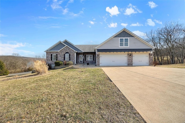 view of front facade featuring driveway and a front lawn