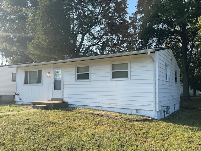 view of front of house featuring a front yard