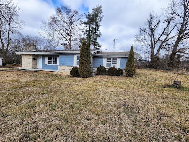 view of front of house with a front yard