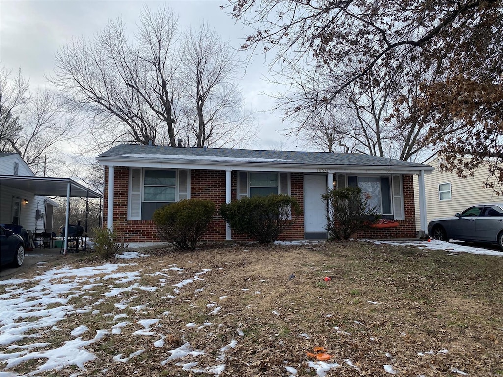 view of front of home with a carport