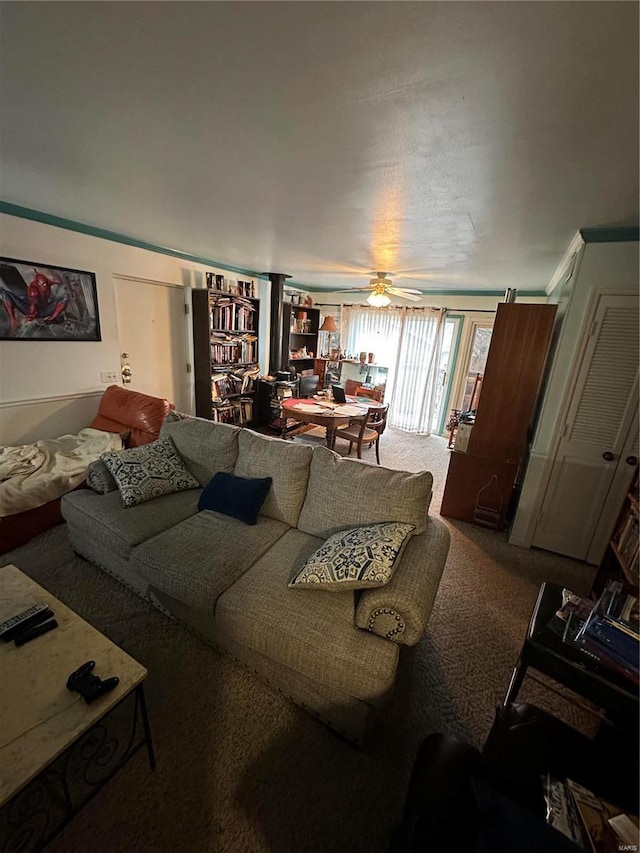 carpeted living room with ceiling fan