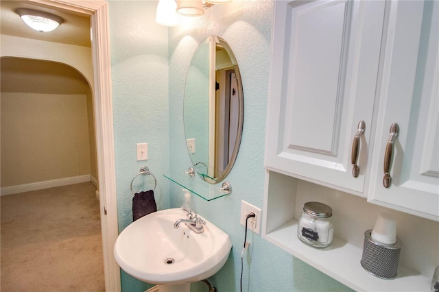 bathroom featuring sink