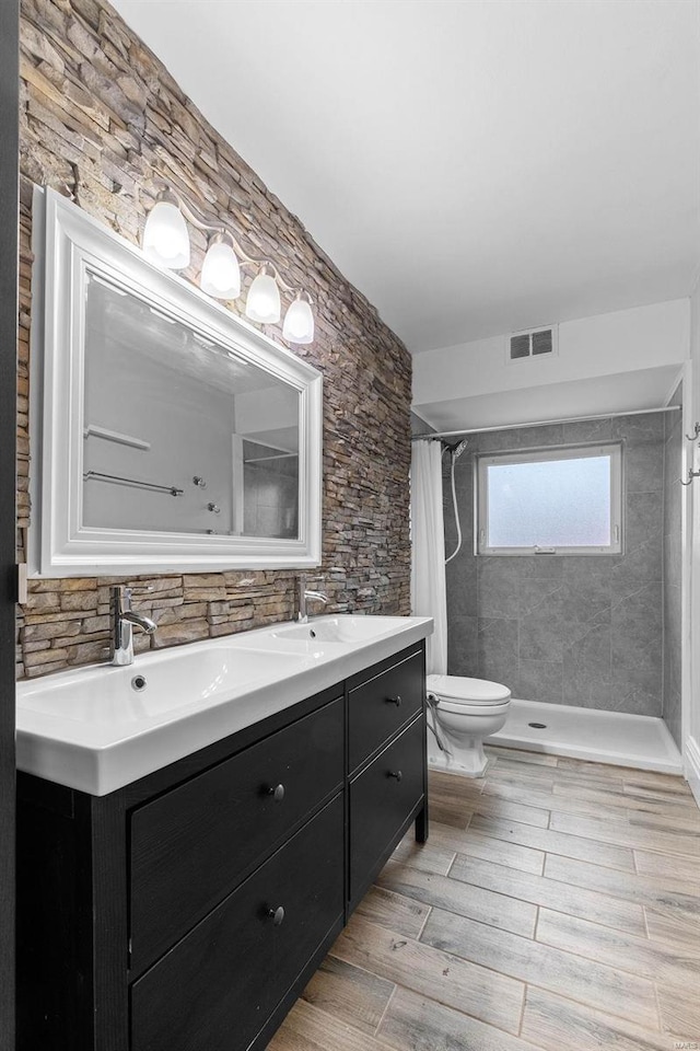 bathroom featuring vanity, curtained shower, and toilet