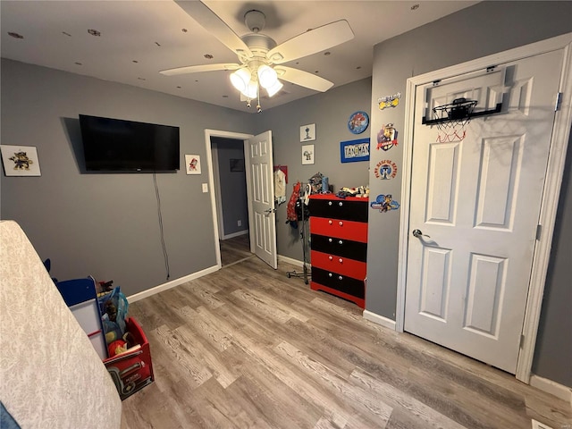 playroom with hardwood / wood-style floors and ceiling fan