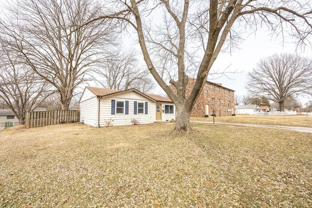 view of front facade with a front yard and fence