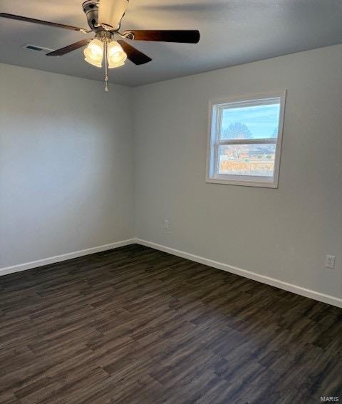 unfurnished room with dark wood-type flooring and ceiling fan