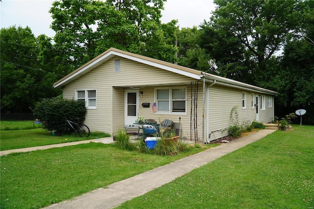 view of front of property with a front yard