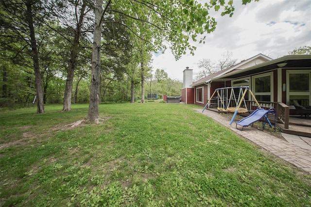 view of green lawn