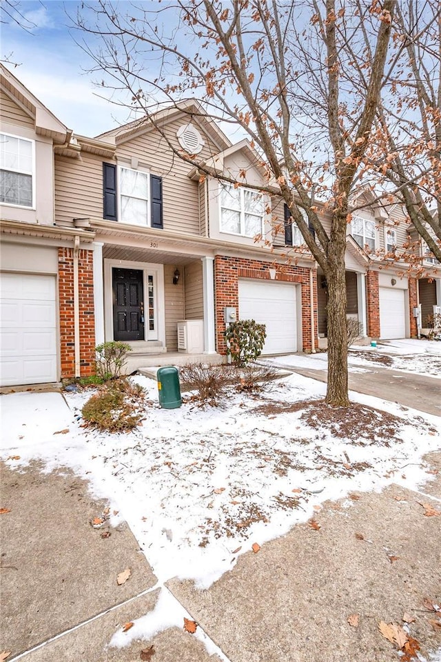 townhome / multi-family property featuring a garage