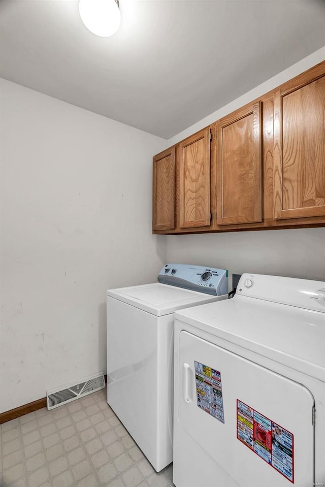 laundry area featuring light floors, visible vents, cabinet space, independent washer and dryer, and baseboards