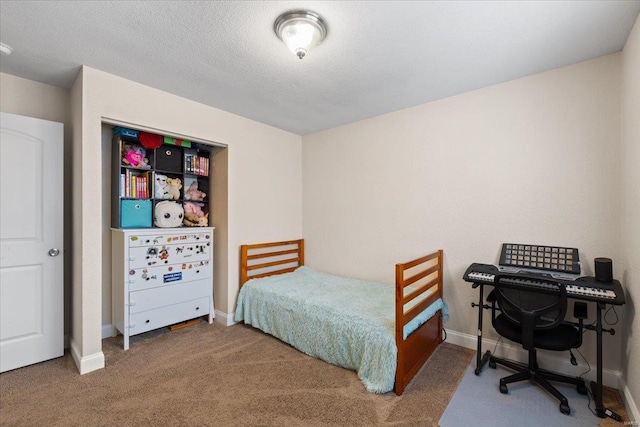 bedroom featuring carpet flooring and a textured ceiling