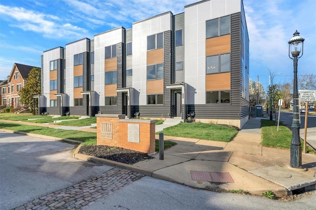 view of building exterior with a residential view