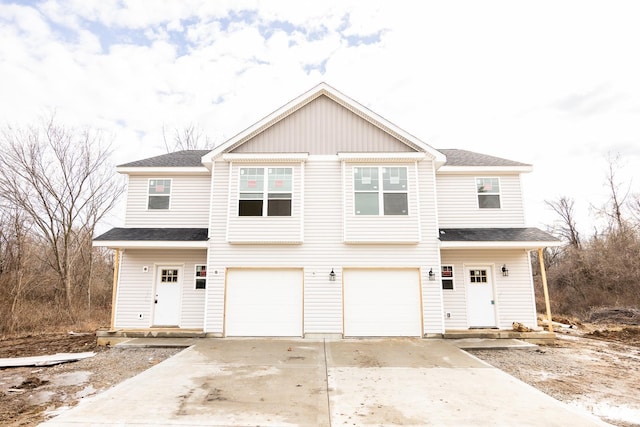 view of front facade featuring a garage and driveway