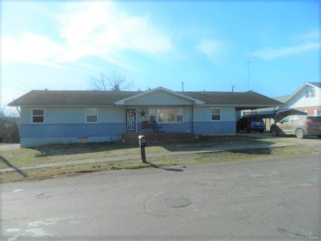 single story home with a carport