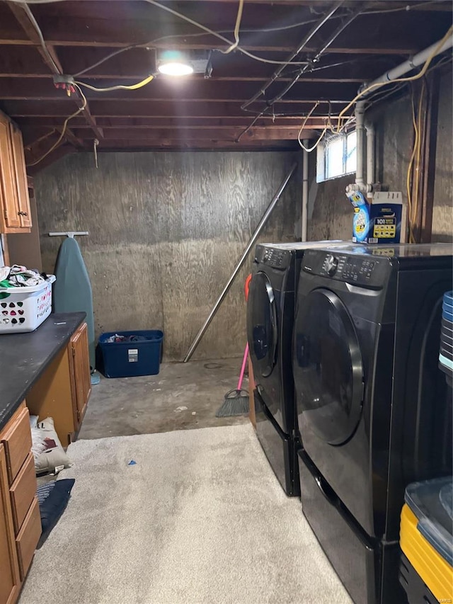 basement featuring washing machine and clothes dryer