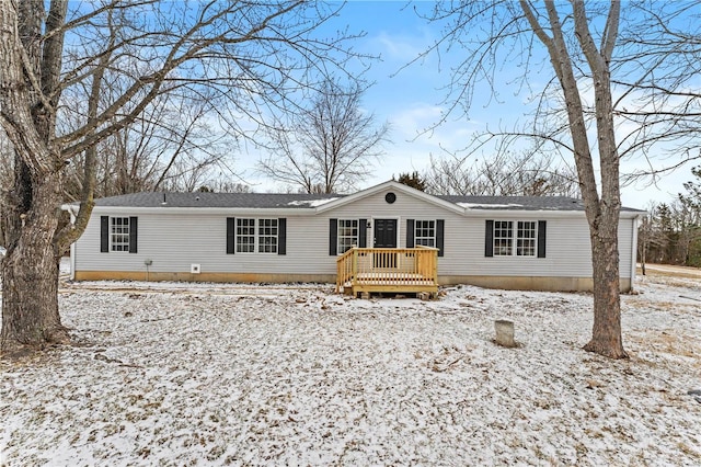 manufactured / mobile home with a wooden deck