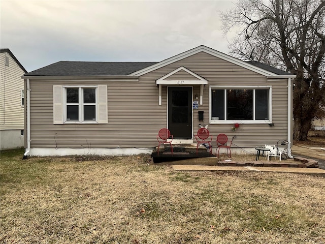 manufactured / mobile home with a front lawn