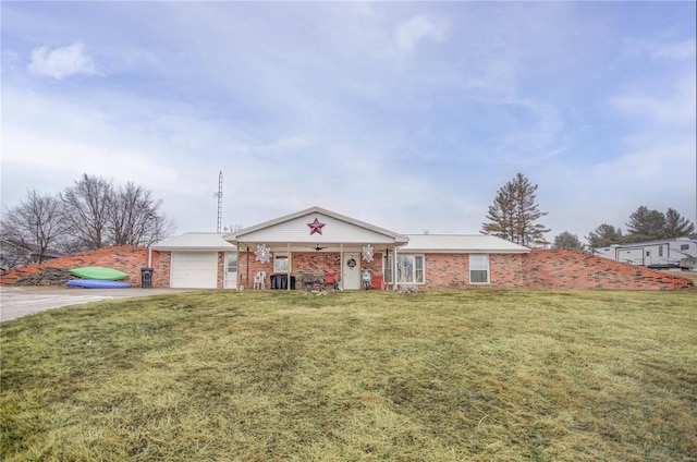 view of front facade with a garage and a front yard