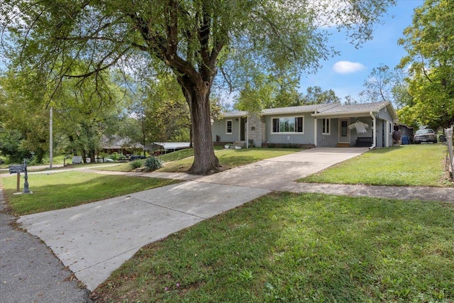 ranch-style house featuring a front lawn