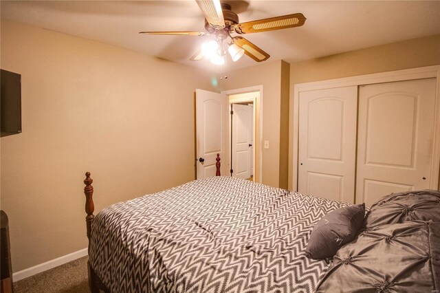 bedroom with carpet, baseboards, ceiling fan, and a closet