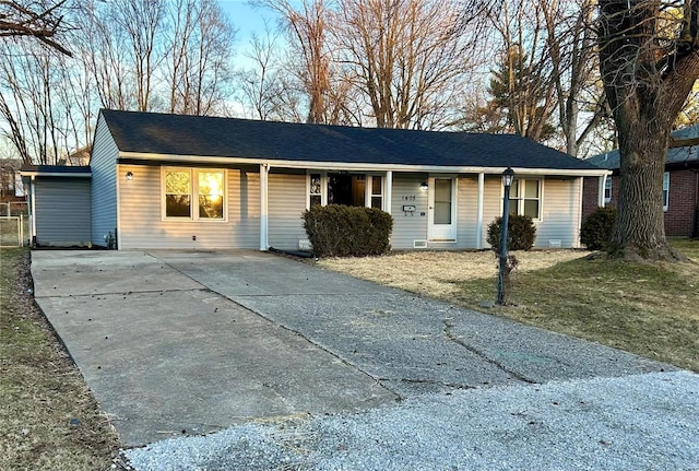 ranch-style house with a front yard