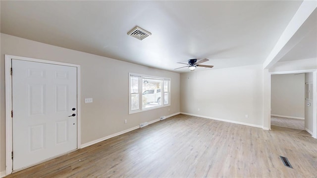 foyer with light wood finished floors, baseboards, visible vents, and a ceiling fan