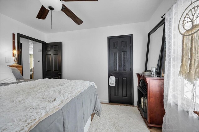 bedroom with ceiling fan