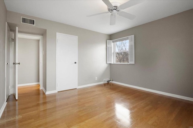 unfurnished bedroom featuring light wood-style flooring, baseboards, visible vents, and ceiling fan