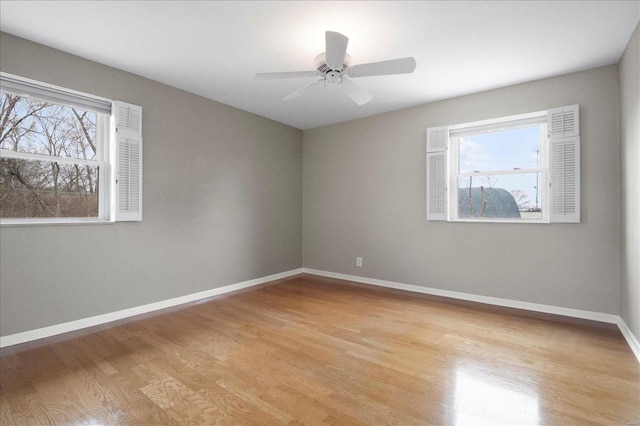 unfurnished room featuring light wood-style floors, baseboards, and ceiling fan