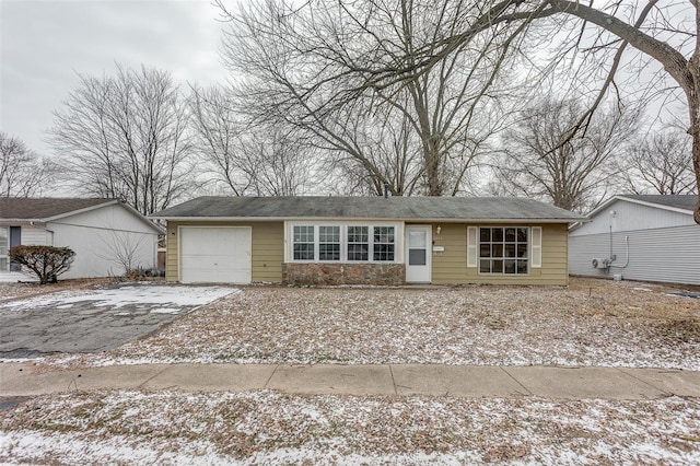 view of front facade featuring driveway and an attached garage