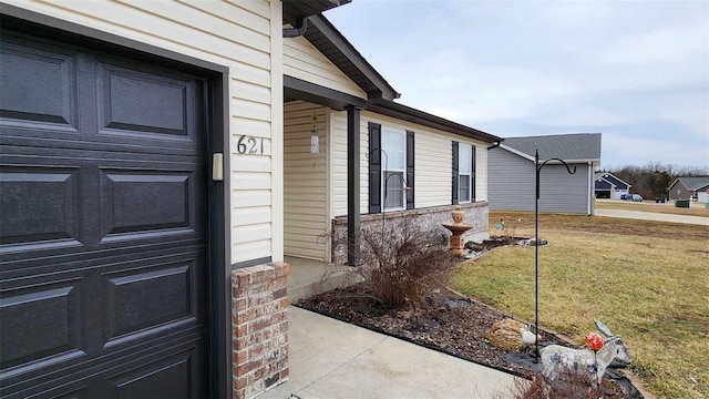 property entrance featuring a lawn