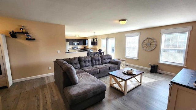 living area featuring light wood-style flooring and baseboards