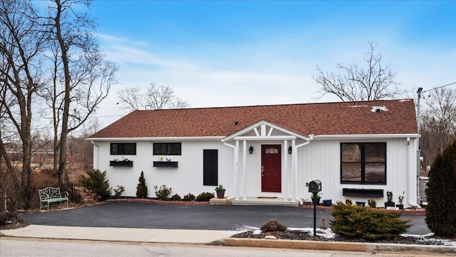 view of front of home with driveway