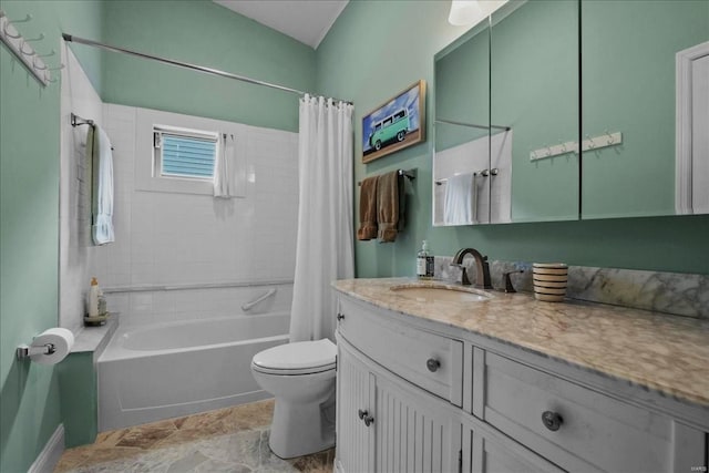 full bath with shower / bath combination with curtain, vanity, and toilet