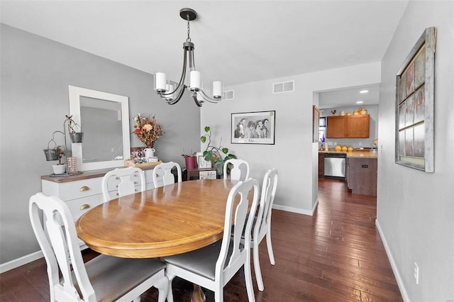 dining space featuring a chandelier, dark wood-style flooring, visible vents, and baseboards